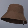 Detalle del sombrero de sol marrón oscuro con costuras reforzadas en el ala ancha - M (56-58cm) / café