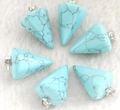 Pendentifs cônes hexagonaux en turquoise avec veines noires et fermoirs en métal argenté - Turquoise