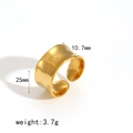 Dettaglio con dimensioni 25mm e 10,7mm dell'anello largo dorato in acciaio inossidabile - Anello Aperto a Superficie Larga (TR4382) / Oro