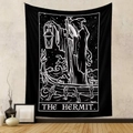 Detail des Eremit-Tarot-Wandteppichs mit feiner schwarz-weißer Linienkunst auf Stoff - 73X95CM / Der Eremit-Gebürsteter Stoff