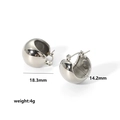 Dettaglio orecchini a sfera d'argento con diametro 18,3mm e peso 4g per orecchino - Argento