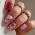 Uñas postizas cortas cuadradas en rosa oscuro con diseño de flores pintado a mano - Estilo Floral Rosa y Rojo Rosa (CW852)
