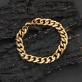 Bracciale cubano da uomo in acciaio inossidabile dorato da 11 mm su fondo in legno scuro - 9 pollici / Oro