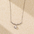 Collana in argento S925 con ciondolo in zircone a V e grande pietra centrale tonda - Oro Bianco
