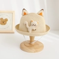Dettaglio del cappello di paglia per bambini con orecchie di gatto 3D e toppa di gattino - Cappello Beige