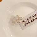 Elegant five-petal flower hair clip with milky opal finish and gold-tone metal edges - Cream White Flower