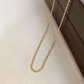 Collar minimalista de cuentas de arroz chapado en oro de 18K con acabado dorado - Dorado