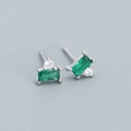 925 Silber Ohrstecker mit grünem Zirkon im Smaragdschliff und klarem Akzentstein - Platinsilber (Grüner Zirkonia)