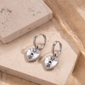Elegante hartvormige oorringen van zilverkleurig roestvrij staal met zwarte steen - Zonnestraal Hart Hoop (ER-533) / Zilver met zwarte steen