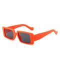 Retro-Sonnenbrille mit quadratischem Rahmen in leuchtendem Orange und grauen Gläsern - Oranger Rahmen Graue Gläser