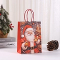Detail der Weihnachts-Geschenktüte mit Weihnachtsmann-Motiv und rotem Kordelgriff - Stil 1 / 21x15x8cm