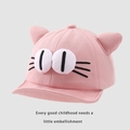 Detail van roze katoenen baby baseballpet met schattige kattenoren en borduursel - Baby 0-3 jaar 45-48CM / Roze