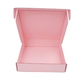 Vista superior de una caja de envío rosa abierta para joyas y embalajes de regalo - Caja Rosa