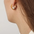 Boucles d'oreilles cœur dorées avec émail rouge, perle et accents de zircon - Or & Rouge Vin