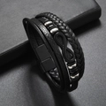 Dettaglio del bracciale multistrato da uomo in pelle con simbolo dell'infinito e chiusura magnetica - Nero