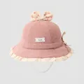 Detailansicht eines rosa Baby-Fischerhuts aus Cord mit gepunkteter Schleife und Rüschen - 50cm / Orange