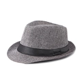 Détail d'un chapeau de jazz en lin tressé gris avec ruban noir classique et fini texturé - M (56-58cm) / Gris
