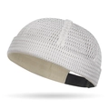 Ademende witte mesh docker hoed met verstelbare riem voor een minimalistische straatstijl - Verstelbaar / Beige