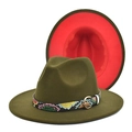 Détail d'un chapeau fedora vert armée avec doublure rouge, bande serpent et boucle dorée - M (56-58cm) / Vert armée et rouge