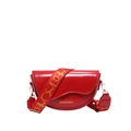 Borsa a sella rossa lucida con tracolla larga e dettagli dorati per le donne - Rosso
