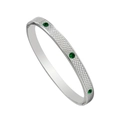 Vista dettagliata del bracciale argento con gemme verdi e trama a scaglie incise - Argento-Verde (YS830)