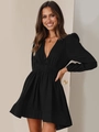 Elegante zwarte mini-jurk met V-hals, lange pofmouwen en een elastische taille - S / Zwart