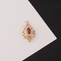 Détail du pendentif goutte rouge avec filigrane doré et zircone pour bijoux faits main - Rouge Foncé