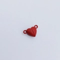 Detalle de cierres magnéticos rojos con forma de corazón para pulseras y joyería DIY - Corazón / Rojo