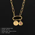 Gouden roestvrijstalen paperclip ketting met letter E en roze bloemen hanger - Goud / Letter E