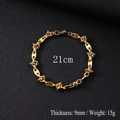 Vue détaillée du bracelet en acier titane plaqué or 18K, largeur 9mm et longueur 21cm - Bracelet fait main doré de 9 mm