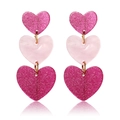 Asymmetrische Herzohrringe in Pink mit Glitzer und mattem Finish in Goldfassung - Rosa