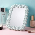Miroir de maquillage artistique avec cadre ondulé en finition vert menthe mat - Vert Clair Carré