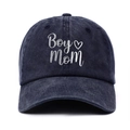 Gewaschene Baumwoll-Baseballkappe in Dunkelblau mit Boy Mom Stickerei und Herz - Verstellbar / Marineblau