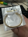 Minimalistische open C-vormige gouden roestvrijstalen armband met gehamerde textuur - Verstelbare open stijl / Goud