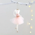 Topolino ballerina in feltro con corona dorata e tutù rosa su ramo bianco - Stile B Mani a livello