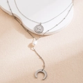 Collier multicouche argenté avec pendentifs pièce, perle et corne en acier inoxydable - Collier Multicouche Argenté Pièce Perle Croissant