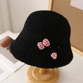 Chapeau bob noir en peluche avec nœud à carreaux rouges et bouton en forme de cœur - M (56-58cm) / 5080 Noir avec Nœud