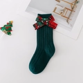 Détail de chaussettes de Noël bébé en vert foncé avec un nœud festif à carreaux rouges - Xs 0-1 Ans / Vert Foncé sans Fil Métallique