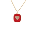 Collar dorado con colgante de corazón en esmalte rojo y cadena de caja para mujer fondo blanco - Colgante de corazón