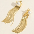 Elegante goldene Tropfenohrringe mit weißer Perle und langen Schlangenkettchen-Quasten - Lange Kettenohrringe (ES2320-6)