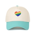 Cappellino da baseball bicolore con ricamo a cuore arcobaleno e visiera menta - Blu Lago