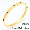 Brazalete de acero inoxidable dorado pulido con seis cristales negros redondos dama - Estilo 61*51*5mm (KB209599-KFC)