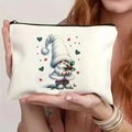 Dettaglio della trousse in tela bianca con grazioso gnomo di Natale e cerniera lampo - Modello 3