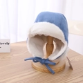 Dettaglio del cappello da aviatore blu neonato con pelliccia bianca e laccetti - Circonferenza 52cm (2-6 Anni) / Blu