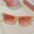 Detail of Y2K heart-shaped sunglasses with pink gradient lenses on minimalist background - Pink 10-Peach Pink Cat-eye Gradient Style