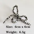 Dunkelgrauer facettierter Kristall-Schleifen-Schuhclip, 6x6 cm großes Accessoire für Schuhe - Silberner Kristall Perlenbogen