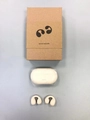 Weiße Open-Ear-Knochenschall-Kopfhörer mit Ladekoffer und umweltfreundlicher Verpackung - Kraftpapier-Box / Hautfarben
