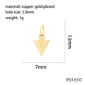 Dettaglio macro del ciondolo a stella geometrica placcato oro con misure 13mm per 7mm - Ciondolo a Cono in Oro Lucido 13mm (P01610)