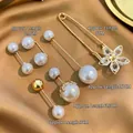 Set di eleganti spille in perle e lega dorata con dettagli floreali in strass moda - Stile della Vita (A20-8)