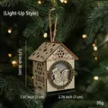 Casetta natalizia nordica in legno con LED, motivo pupazzo di neve e incisione XMAS - Cabina luce colorata B (Pupazzo di neve)